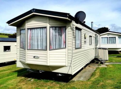 Newquay Apartment | Holiday home 5 minutes from Porth beach