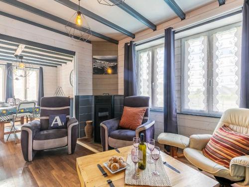 Locquirec House | Holiday Home An Neizh by Interhome