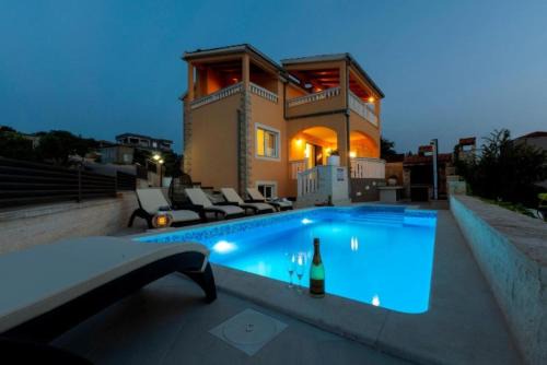 Razanj House | Holiday Home Ante - with pool & gym