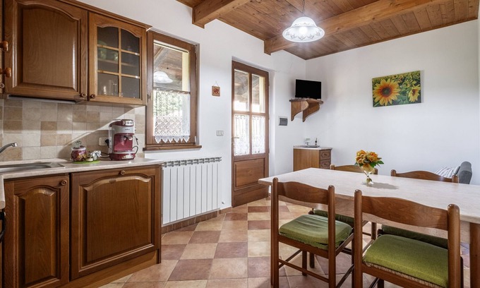 Elmo House | Holiday Home 'Appartamento Girasole' with Shared Pool, Private Terrace and Wi-Fi