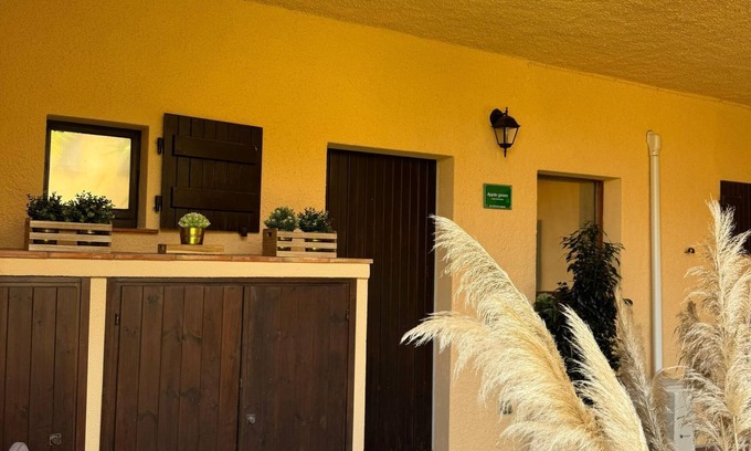 Arzachena Apartment | Holiday Home 'Apple Green' with Mountain View, Wi-Fi and Air Conditioning