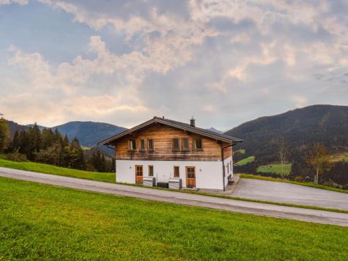 Eben im Pongau House | Holiday Home Auer-1 by Interhome