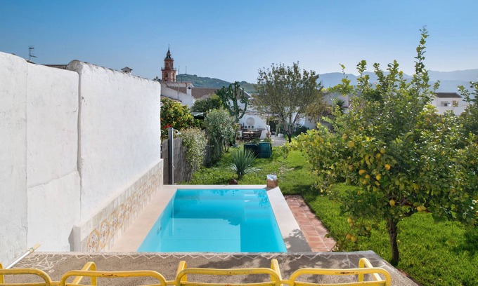 Algodonales House | Holiday Home 'Baraka' with Mountain View, Wi-Fi and Air Conditioning