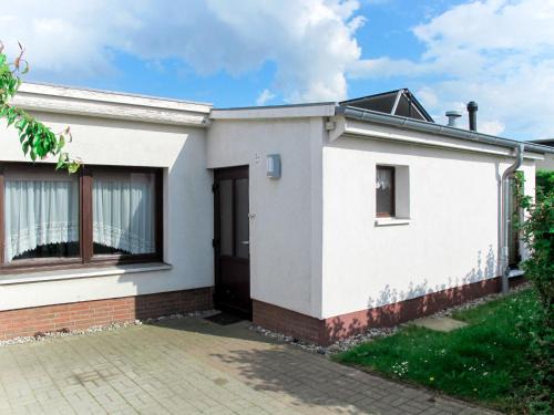 Hohen Wieschendorf House | Holiday Home Bella by Interhome