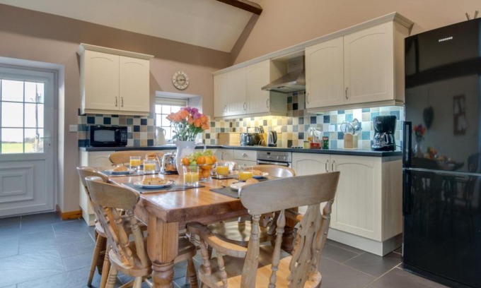Garn Fadryn House | Holiday Home Beudy Wnadl by Interhome