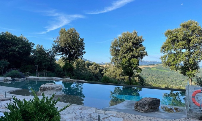 Gambassi Terme House | Holiday Home 'Borgo Mommialla Casa Dell'artista' with Shared Pool, Wi-Fi and Air Conditioning