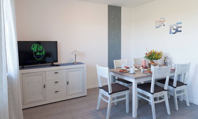 Boren House | Holiday Home 'Brise' with Private Terrace, Shared Garden and Wi-Fi