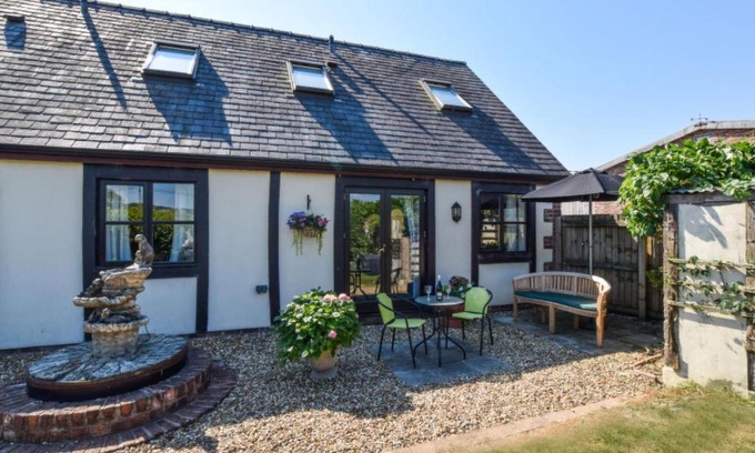 Meifod House | Holiday Home Bwthyn Bach by Interhome
