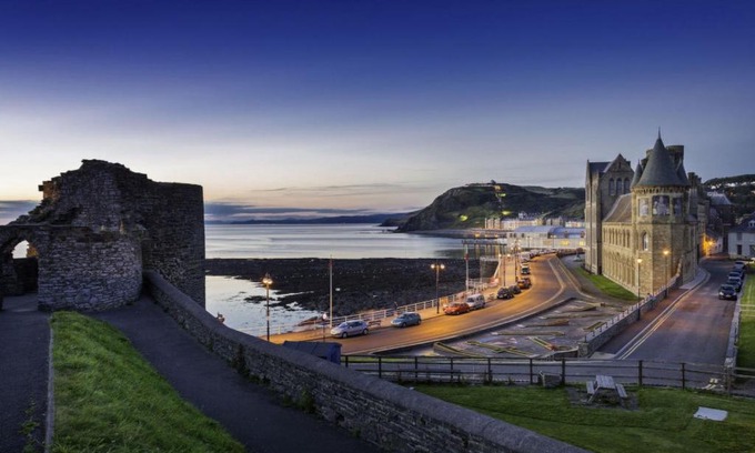 Aberystwyth House | Holiday Home Bwthyn Cadair by Interhome