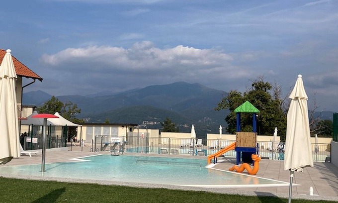 Villaggio Olandese House | Holiday Home "Casa Maro" with Shared Pool & Wi-Fi