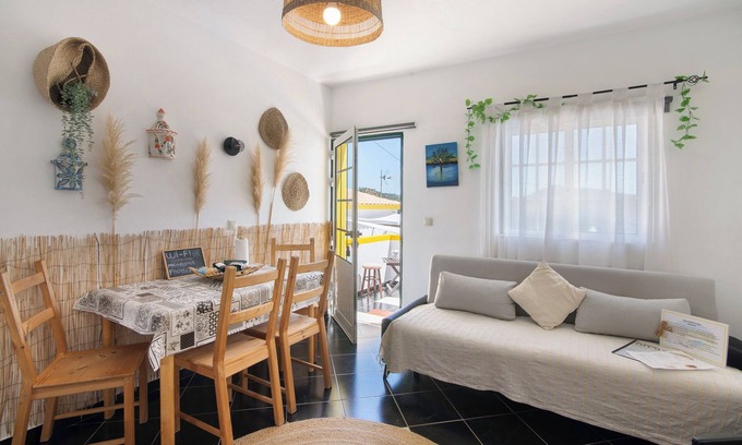 Loule House | Holiday Home 'Casa 2' with Shared Pool and Wi-Fi
