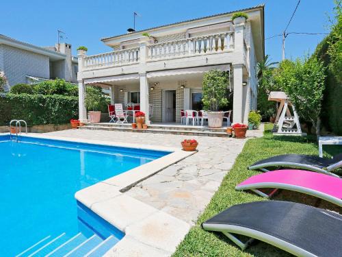 Vilafortuny House | Holiday Home casa Annamaria by Interhome
