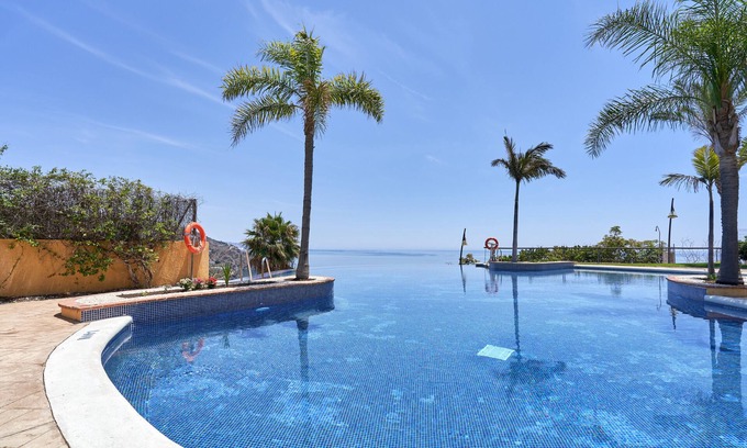 Velilla-Taramay House | Holiday Home 'Casa Fuentes 2 B2' with Sea View, Wi-Fi and Air Conditioning