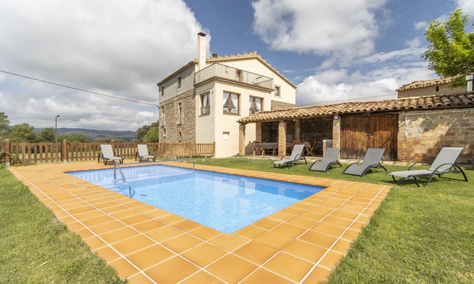 Solsona House | Holiday Home 'Casa Ponet' with Mountain View, Private Pool and Wi-Fi