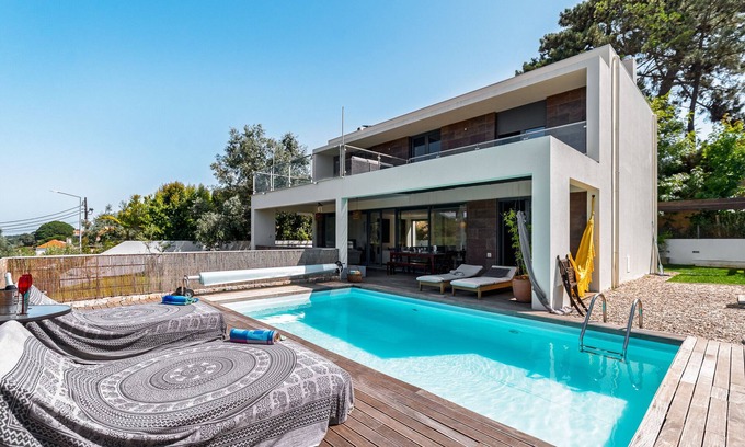 Aldeia do Meco House | Holiday Home 'Casa Praia Do Meco' with Private Pool, Private Terrace and Wi-Fi