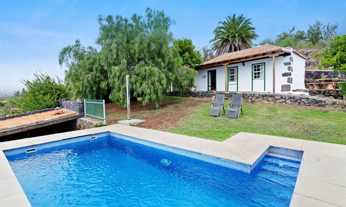 Tijarafe House | Holiday Home 'Casa Serradero' with Sea View, Private Pool and Wi-Fi