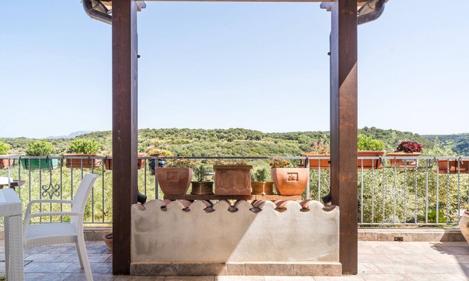 Dorgali House | Holiday Home 'Casa Stella' with Lake View, Wi-Fi and Air Conditioning
