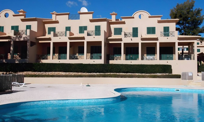 Santa Eulalia House | Holiday Home 'Charming Albufeira' with Shared Pool, Wi-Fi and Air Conditioning