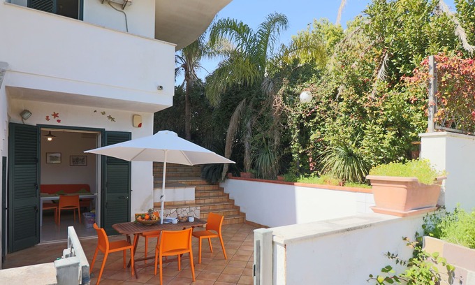 Castro House | Holiday Home 'Charonìa A Castro 5 Posti' with Private Garden, Balcony and Air Conditioning