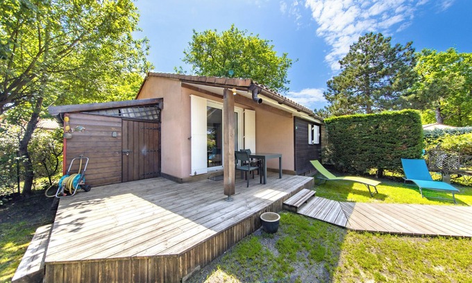 Hourtin Port House | Holiday Home - Comfortable Chalet in Pedestrian Residence with Garden & Parking