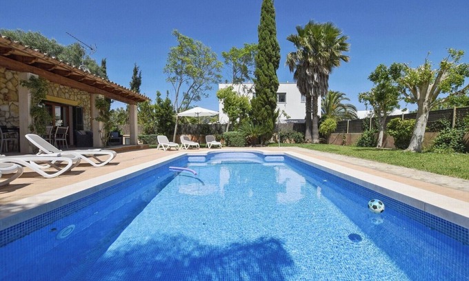 Crestatx House | Holiday Home 'Correfoc' with Private Pool, Wi-Fi and Air Conditioning