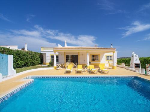 Cerca Velha House | Holiday Home Da Bela Vista by Interhome