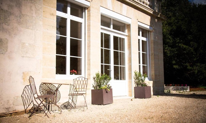 Rouille House | Holiday Home 'Domaine De La Briouse - Pavillon' with Private Terrace, Wi-Fi and Air Conditioning