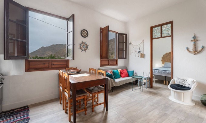 Hermigua House | Holiday Home 'El Hoyo' with Mountain View, Private Terrace and Wi-Fi