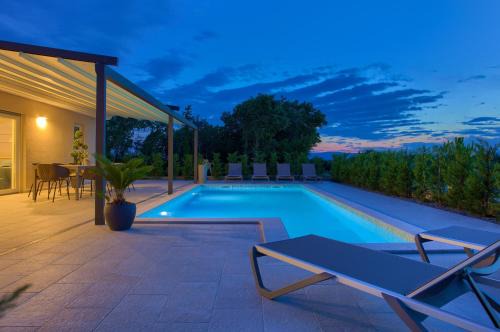 Vrh Villa | Holiday Home Elegant