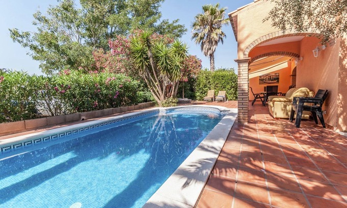 Sant Pere Pescador House | Holiday Home in Sant Pere near Beach