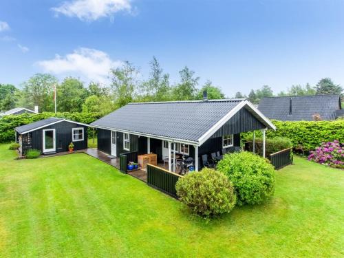 Hou House | Holiday Home Esalina - from the sea by Interhome