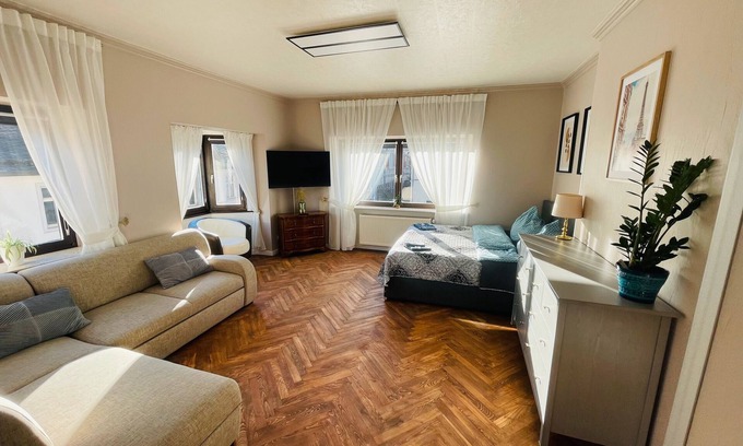 Idar-Oberstein House | Holiday Home 'Ferienwohnung im Zentrum' with Mountain View and Wi-Fi