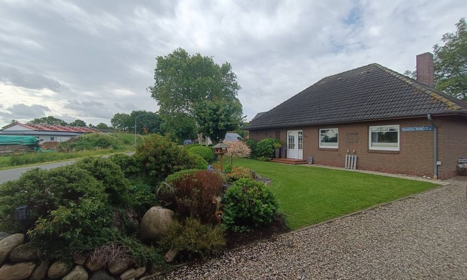 Klixbull House | Holiday Home 'Ferienhaus Klixbüll' with Private Terrace, Private Garden and Wi-Fi