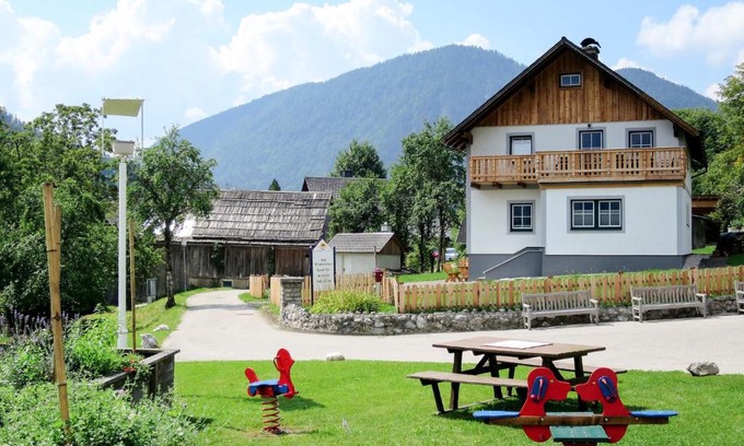 Grundlsee House | Holiday Home Ferienhaus Steirer - BUS100 by Interhome