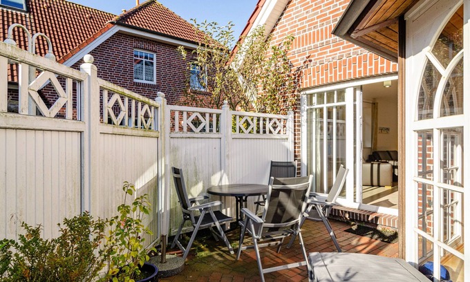Borkum House | Holiday Home 'Ferienhaus Inselliebe' with Private Terrace, Private Garden and Wi-Fi