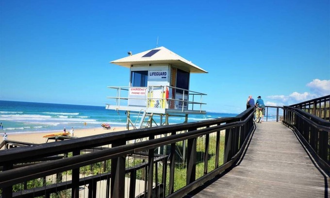 Mount Coolum House | Holiday home for sun, surf and sand