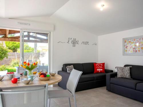La Bernerie-en-Retz House | Holiday Home L'Effet Mer by Interhome