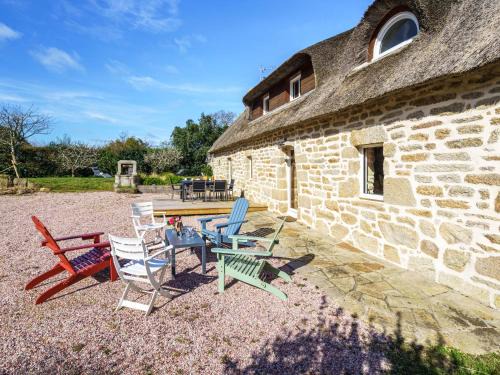 Plobannalec-Lesconil House | Holiday Home la chaumière de Quélarn by Interhome