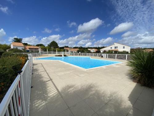 Saint-Palais-sur-Mer House | Holiday Home Bois Soleil by Interhome