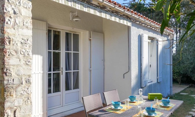 Saint-Palais-sur-Mer House | Holiday Home Les Grillons by Interhome