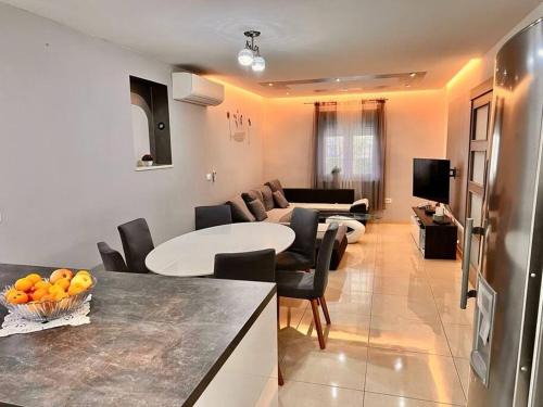 Kastel Novi Apartment | Holiday home Gamaliel
