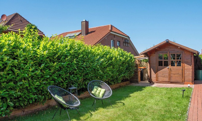 Kolker House | Holiday Home 'Ginas Ferienhaus' with Shared Terrace, Private Garden and Wi-Fi