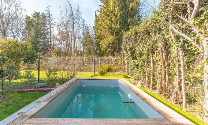 Pelissanne House | Holiday Home 'Gîte Avec Piscine' with Private Pool, Wi-Fi and Air Conditioning