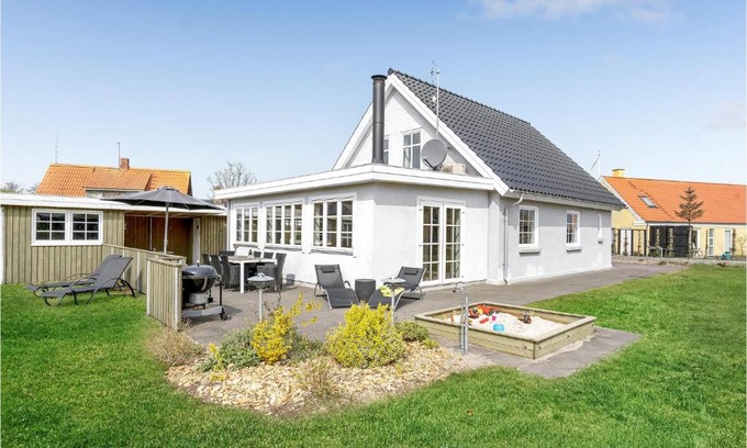 Bønnerup Strand House | Holiday Home Glesborg With A Fireplace 7