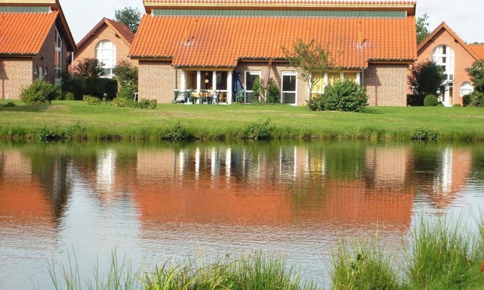 Haren House | Holiday Home 'Gut Düneburg' with Lake View, Private Terrace and Wi-Fi