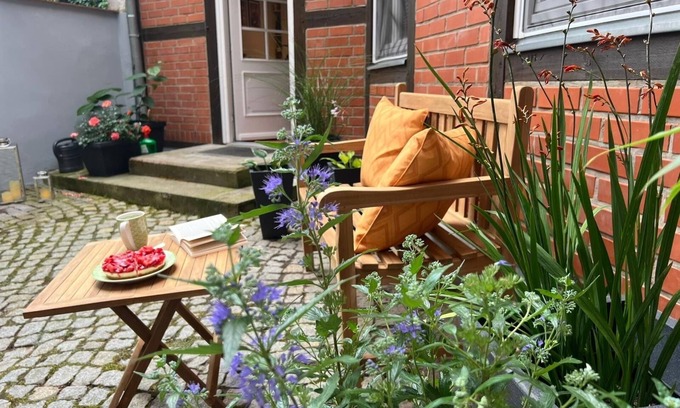 Schwerin House | Holiday Home 'H Auszeit' with Private Terrace, Private Garden and Wi-Fi