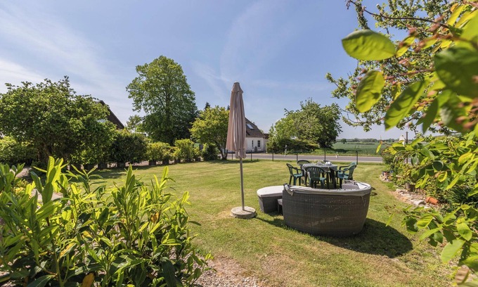 Stangheck House | Holiday Home 'Hansen' with Nature View, Garden & Wi-Fi