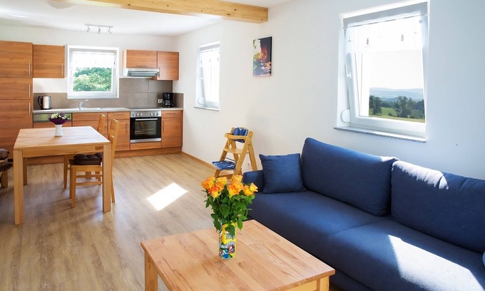 Hohenbodman House | Holiday Home 'Haus 1, 80 Qm, 2 Schlafzimmer' with Private Terrace, Shared Garden and Wi-Fi