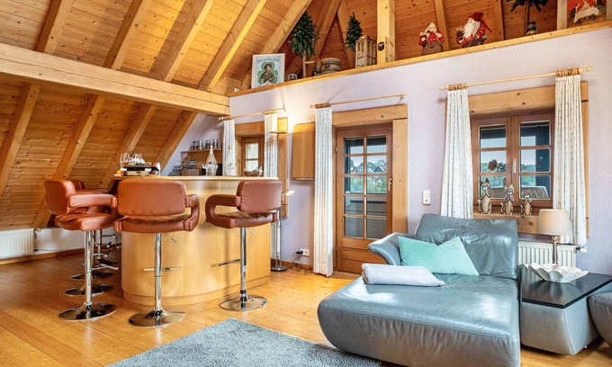 Loffingen House | Holiday Home 'Haushälfte' with Shared Garden and Wi-Fi