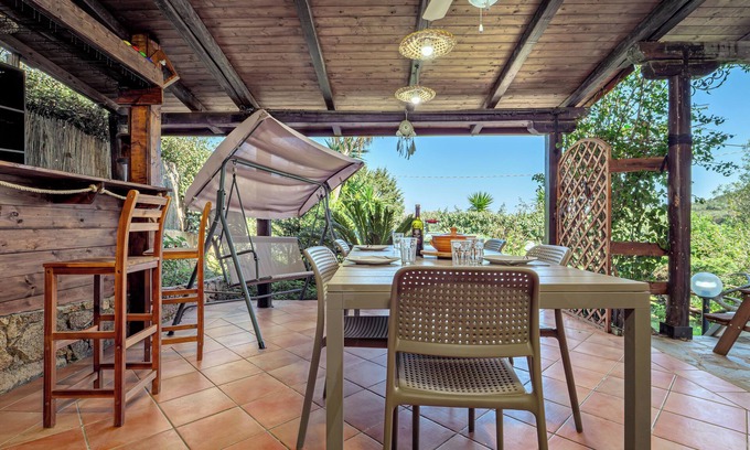 San Teodoro House | Holiday Home 'Il Carrubbo' with Mountain View, Private Terrace and Air Conditioning